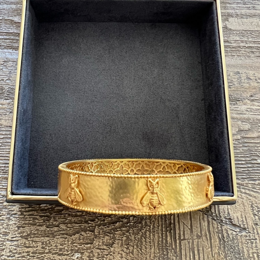 Julie Vos Hinged bangle decorated with six golden bees and gold bead detail.